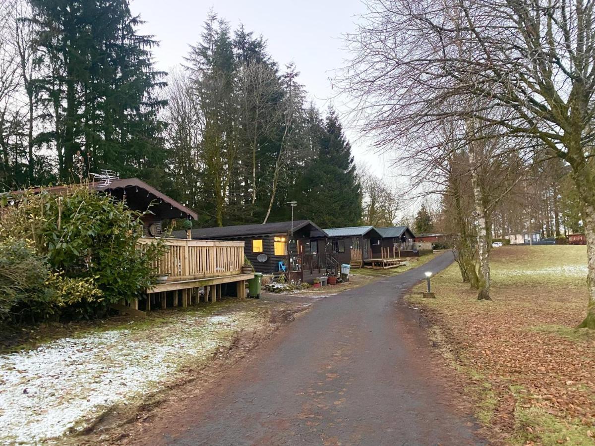 Stunning 4-Bedroom Cabin With Hot Tub In Beattock! Dış mekan fotoğraf